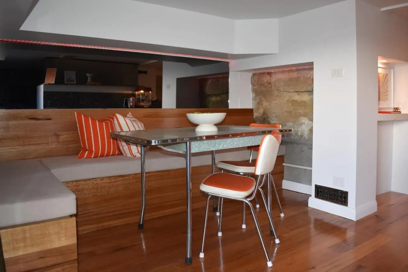 דירות הובארט Funky Den Is Bold And Vibrant With Deep Tub And Parking אוסטרליה
