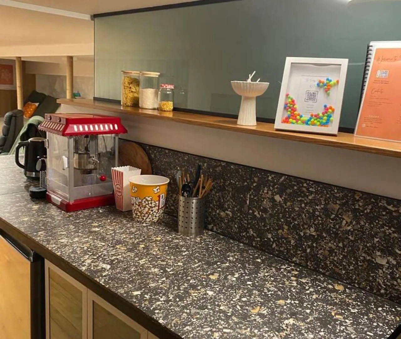 דירות הובארט Funky Den Is Bold And Vibrant With Deep Tub And Parking 0*,