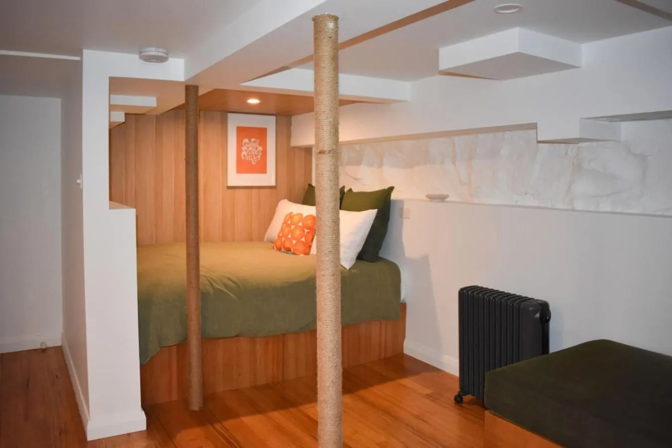 Funky Den Is Bold And Vibrant With Deep Tub And Parking Διαμέρισμα Χόμπαρτ