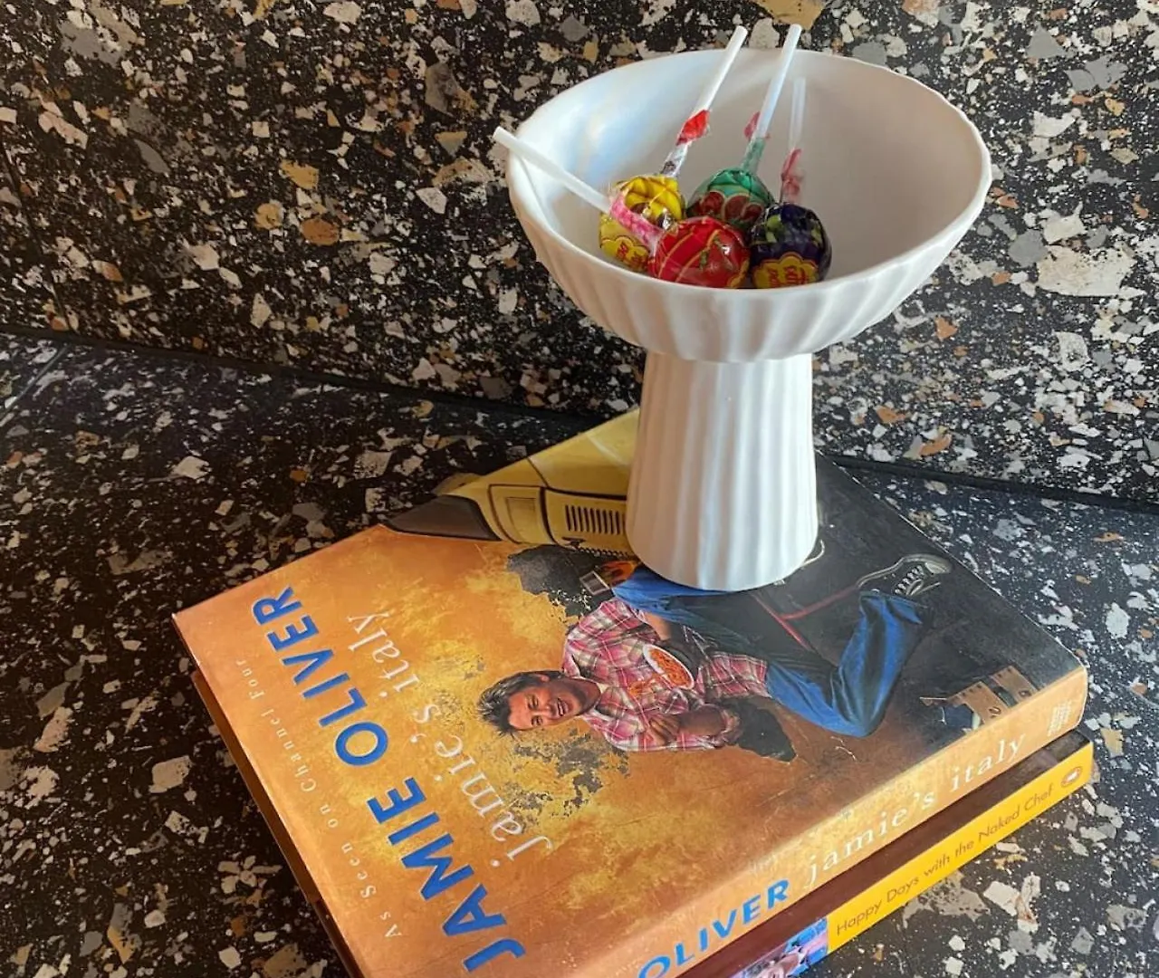 Funky Den Is Bold And Vibrant With Deep Tub And Parking Διαμέρισμα Χόμπαρτ Αυστραλία